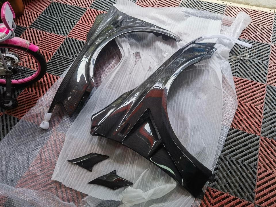 VARIS V3 Carbon Wide Fender