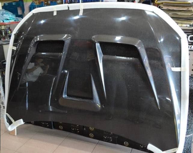 VARIS V1 Hood Carbon