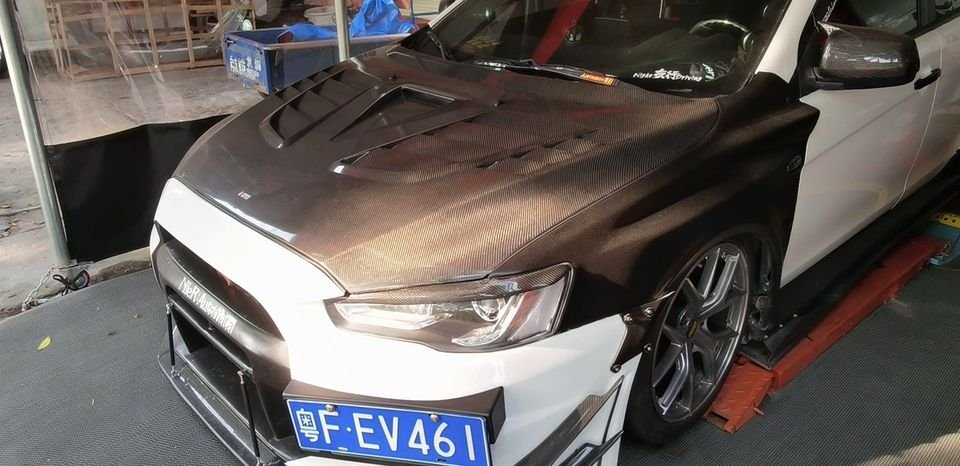 VARIS V2 Hood Carbon