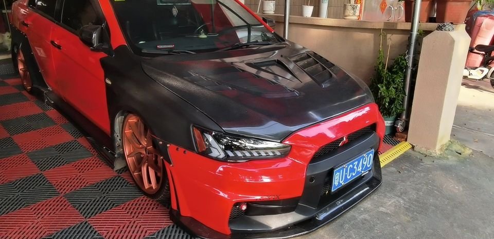 VARIS V2 Hood Carbon