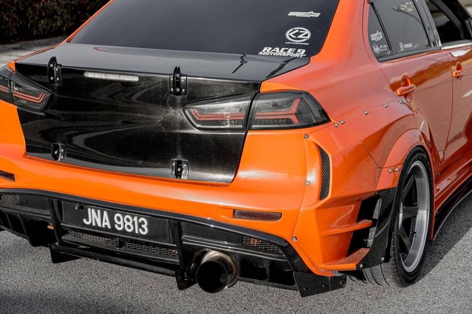 Varis V2 Wide Body Kit Evo X