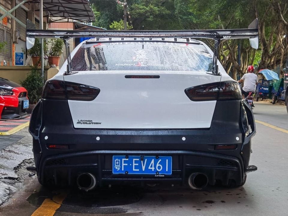 Varis V2 Wide Body Kit Evo X