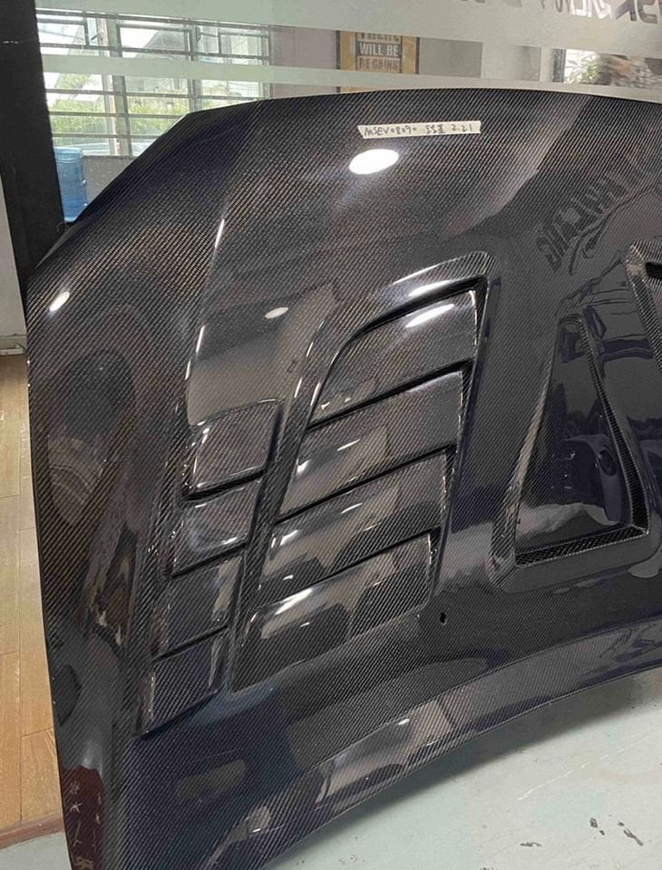 VARIS V3 Hood Carbon