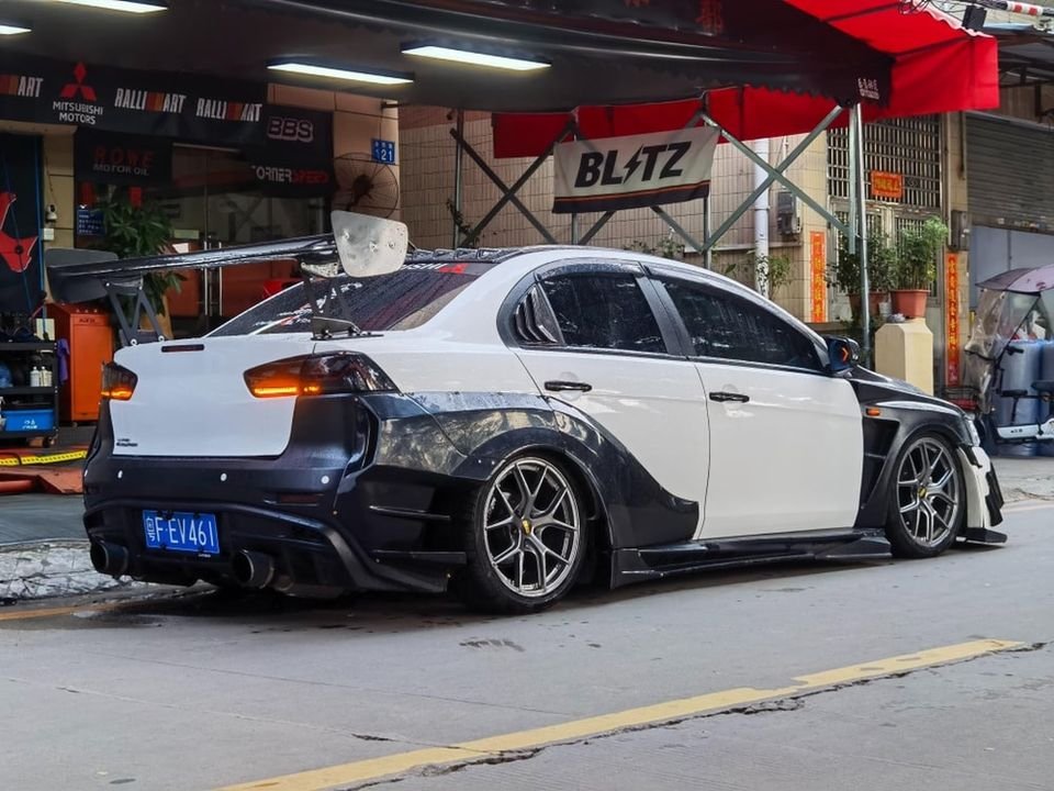 Varis V2 Wide Body Kit Evo X