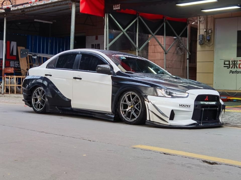 Varis V2 Wide Body Kit Evo X
