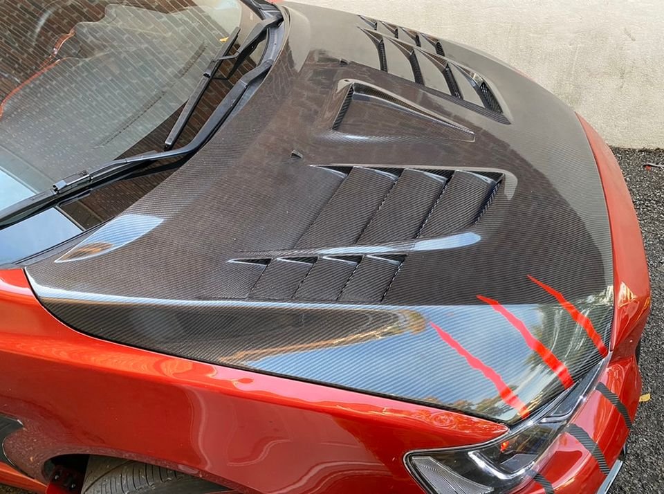 VARIS V2 Hood Carbon