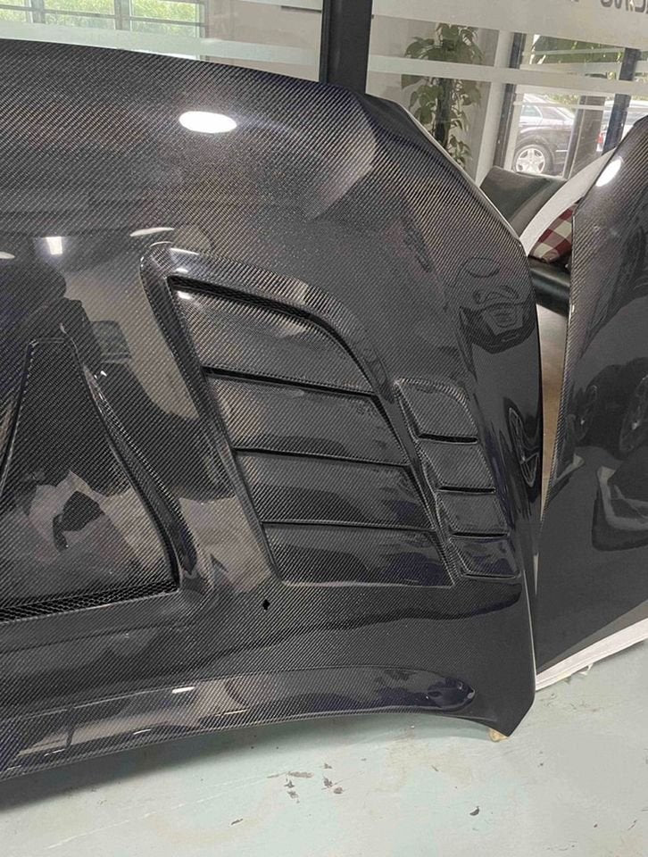 VARIS V3 Hood Carbon