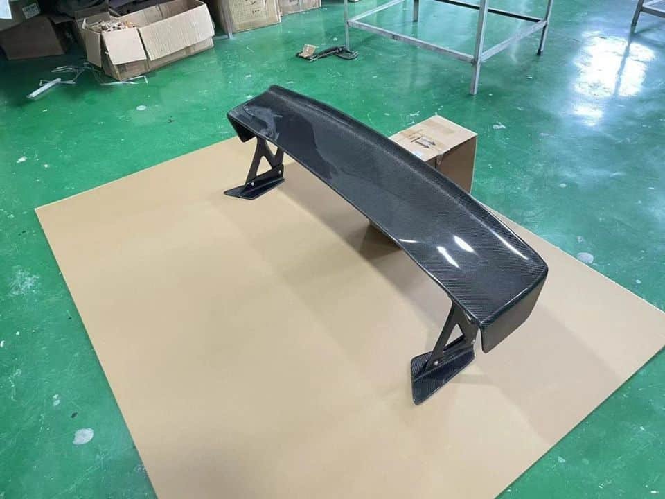 Varis Carbon Wing