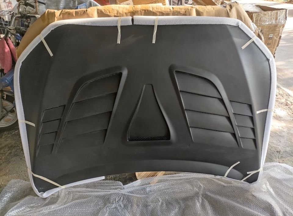 VARIS V2 Hood Carbon