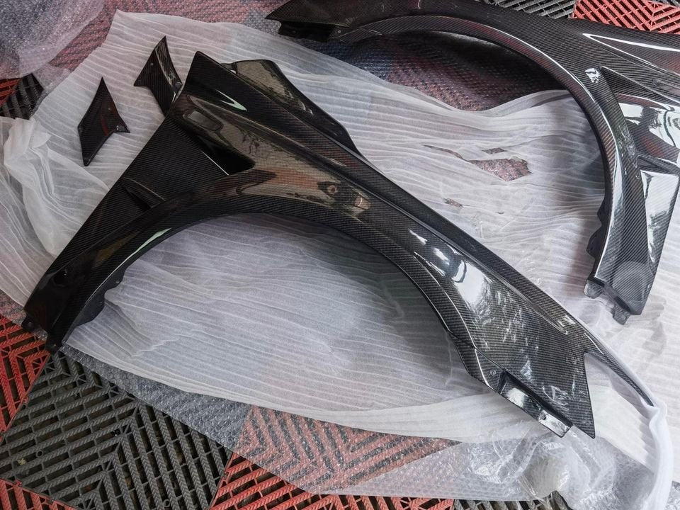 VARIS V3 Carbon Wide Fender