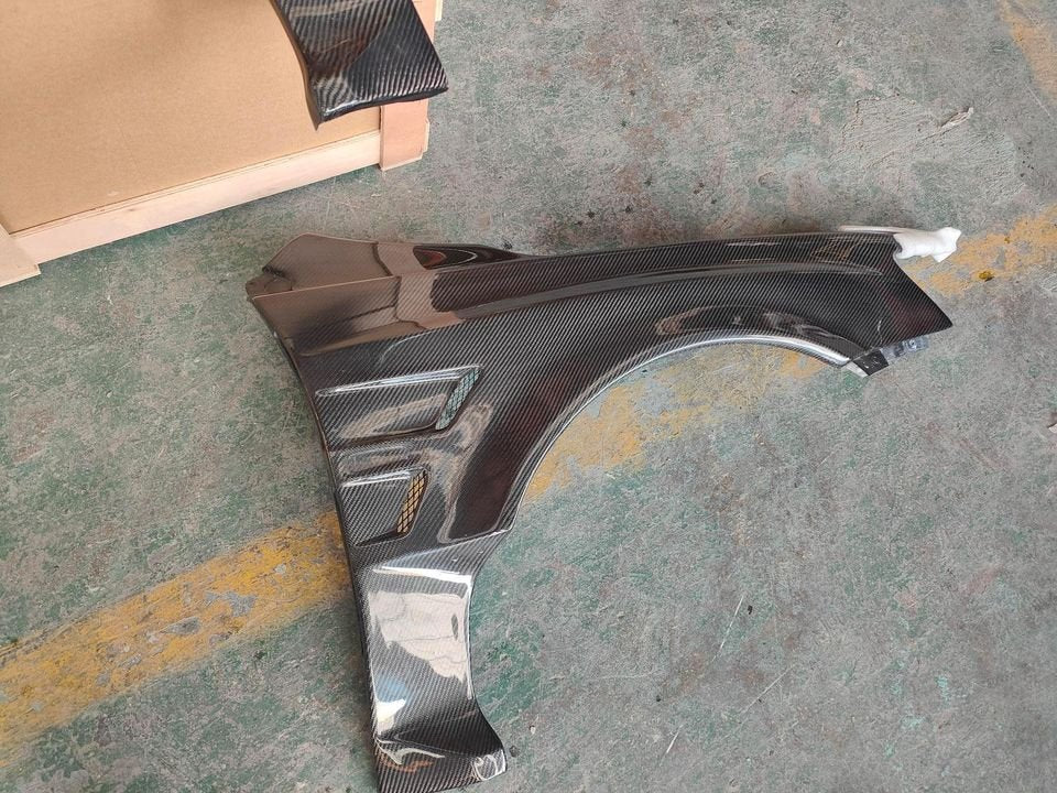 Varis V2 Carbon Wide Fender