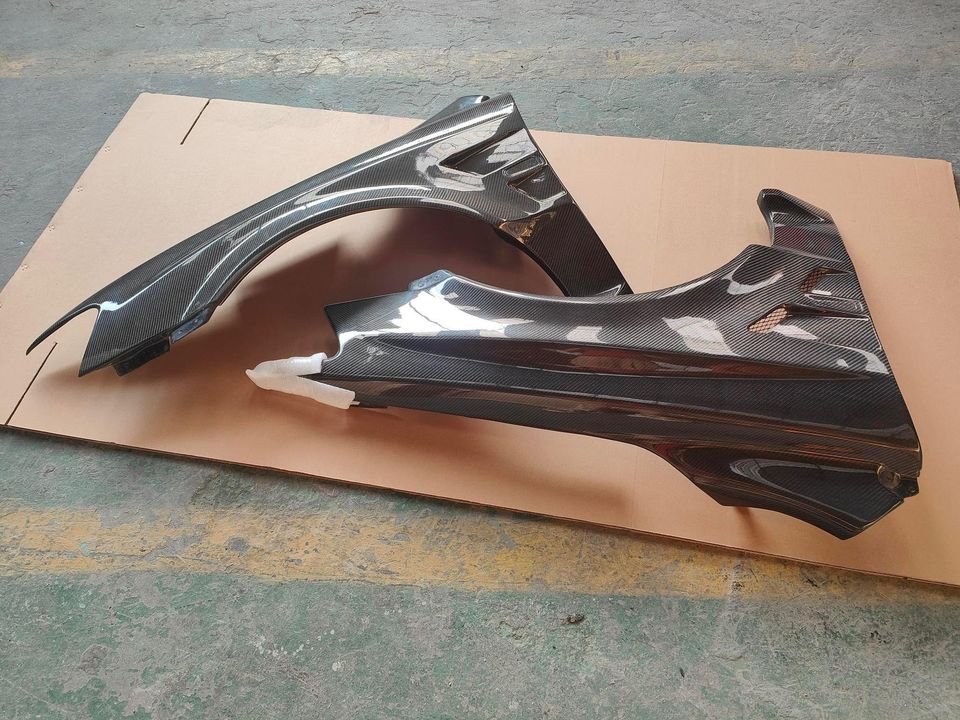 Varis V2 Carbon Wide Fender