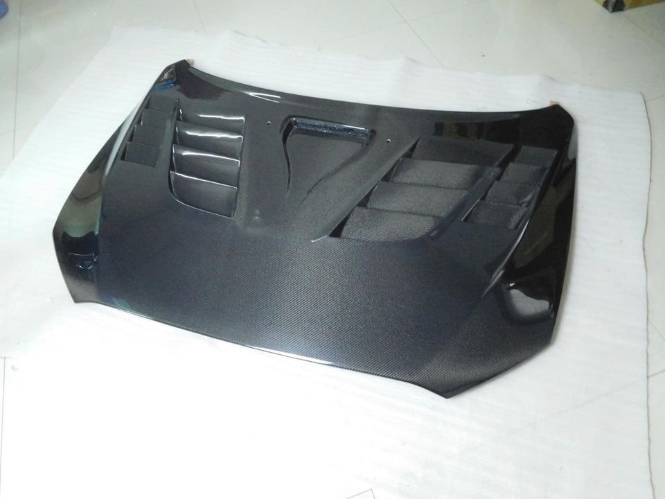 VARIS V2 Hood Carbon